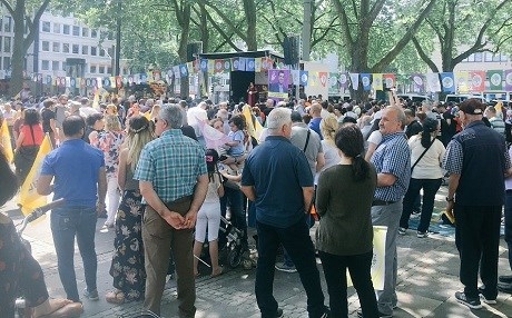 Li Almanyayê nehîştin parlamenterên berê yên HDPê biaxivin