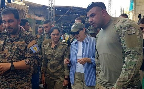 Senatora amerîkî: Divê em li bakur û rojhilatê Sûriyê bimînin