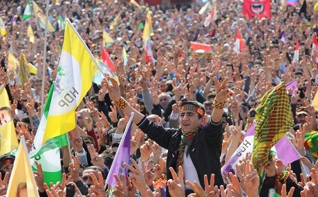 Li bajarê Îzmîrê jî cejna Newrozê hat pîrozkirin