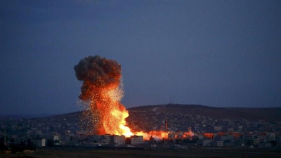 U.S.-led coalition jets strike Kobani, Islamic State shells hit Turkey