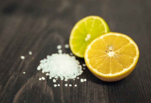 Dema ku hûn razên lîmon daynin ber serê xwe