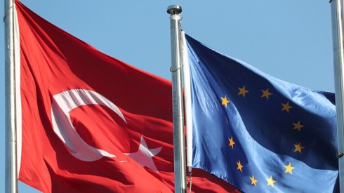 Yekîtiya Ewropayê: Bi boykotkirina Fransayê, Tirkiye ji Yekîtiyê dûr dikeve