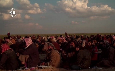 Derketina xelkê sivîl û çekdarên DAIŞê ji Baxozê berdewam e