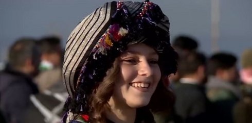 Mesîhiyên Kurdistanê bi bilindkirina alaya Kurdistanê cejna Kirîsmes pîroz kirin