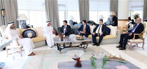 Nûnerê serokê Îmaratê pêşwazî li şandeya Kurdistanê dike