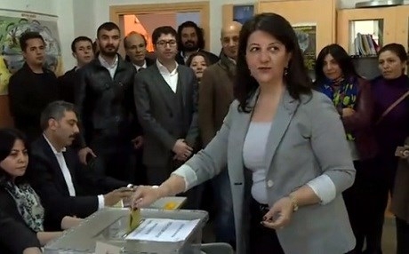 Hevseroka HDPê Pervîn Buldan dengê xwe bi kar anî