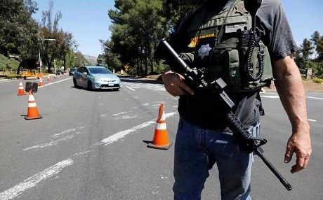 Li Amerîkayê êrîşî sînagogê kirin