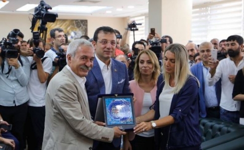 Serokê şarederîya mezin ya Stenbolê Ekrem Îmamoglu serdana Amedê kir