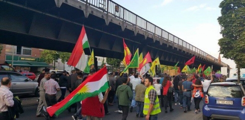 Revenda Kurd li Elmaniya êrîşên DAIŞê li ser Kobanê şermezar dike