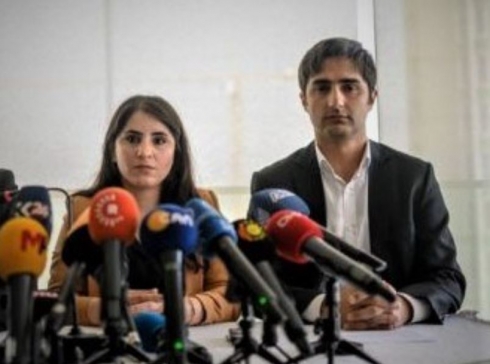 Nameya rêberê zîndankirî yê PKKê Abdullah Ocalan ji alîyê parezerên wî ve hati parvekirin