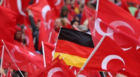 Tirkîyê rexneyên giran li sazîyên sivîl yên Kurdî li Almanyayê kirin