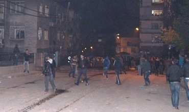 Li Enqereyê hemwelatî û penaberên Sûriyê li hev xistin