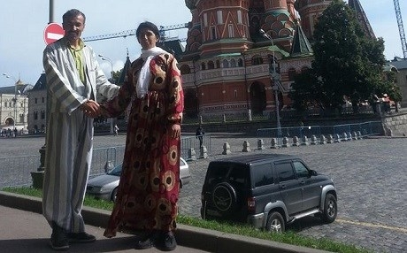 Du hevjînên Kurd 10 sal e bi cilûbergên Kurdî li cîhanê digerin