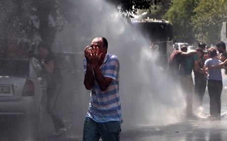 IHDê bang li NY û YEyê kir ku li beramber tundûtûjiya polîsan bêdeng nemîne