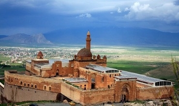 Dengbêj li qesra dîrokî ya Îshaq Paşa dibin mêvanê Ehmedê Xanî