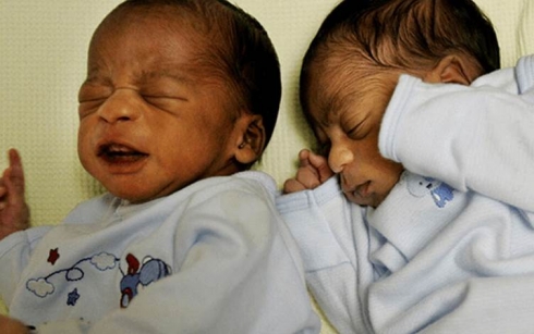 Jinek 73 salî cêwî anî dinê