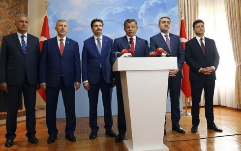 Selçuk Ozdag: Em ligel 10 parlamenterên AK Partiyê di peywendiyê de ne