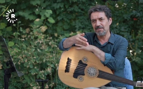 Sebahedîn Yildiz hewl dide stranên Kurdî yên hatine dizîn vegerîne