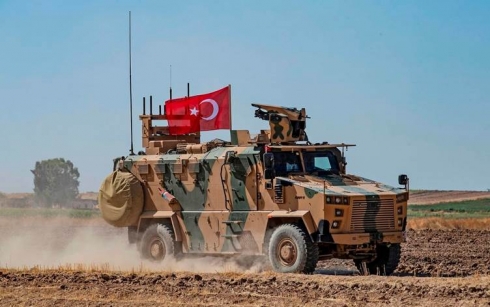 Serkirdeyê PKKê: Amerîka rê ji Tirkiyê re xweş dike daku Rojava dagir bike