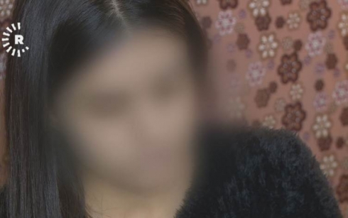 Keça Êzidî li dadgehê derkete pêşberî DAIŞiyê ku ew revandibû