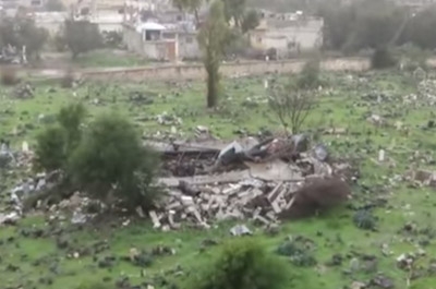 Syrian fighters destroy historic Muslim tomb