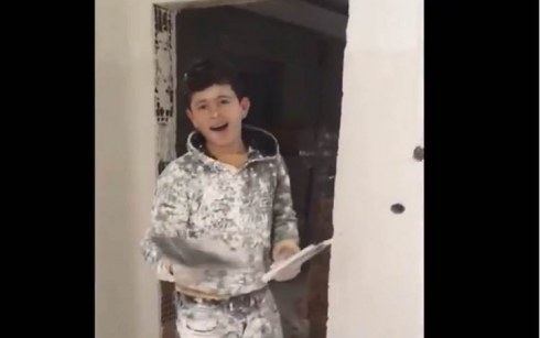 Ciwanê Kurd ê karkerê înşeatê bi dengê xwe bûye rojev