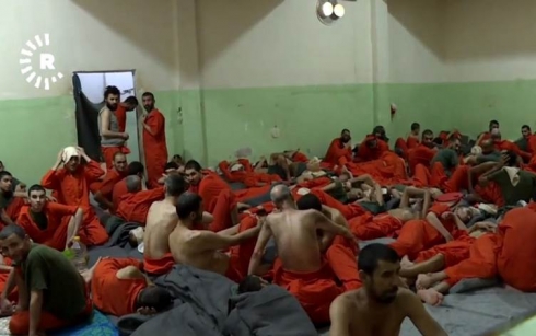 ROJAVA – Jineke Kurd çekdarên DAIŞê dadgehî dike