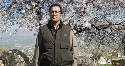 Nivîskarekî hişyarî da: Tirsa wê heye YNKê wî pêşmergeyê Rojhilatî jî teslîmî Îranê bike!