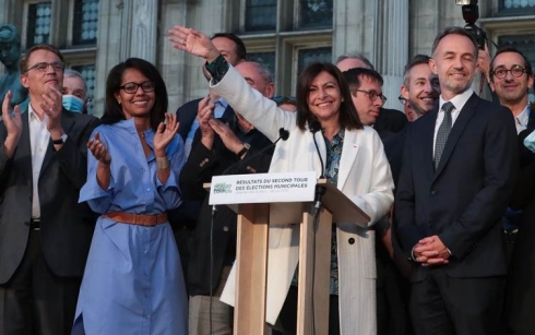 Dosta Kurd, Anne Hidalgo bû seroka şaredariya Parîsê