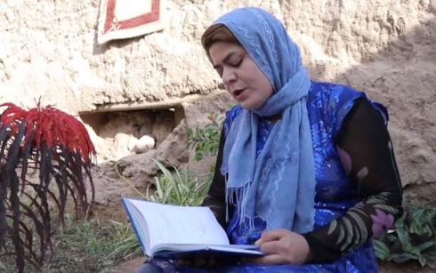 Ew Kurda ji Xurasanê dest ji zimanê Farsî berda û bi Kurdî helbestan dinivîse