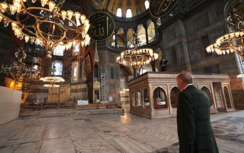 Erdogan stranek li ser Ayasofya belav kir ku beşek jê Kurdî ye