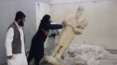 Islamic State 'destroys ancient Iraq statues in Mosul'