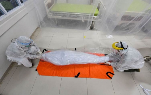 Mirina bi Coronayê li cîhanê milyonek kes derbas kir