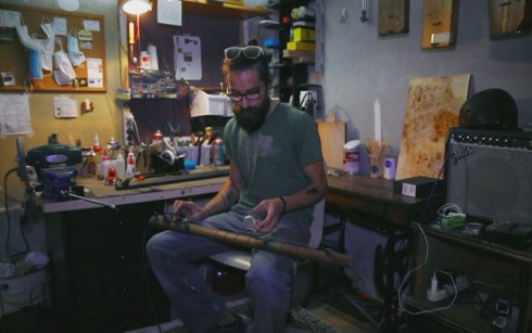 Amûra gelekî sade lê bi dengê xwe bêhempa: Diddley Bow