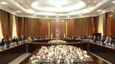 Serok Barzanî li gel firaksiyonên PDKê di civatên parêzgehan de civiya