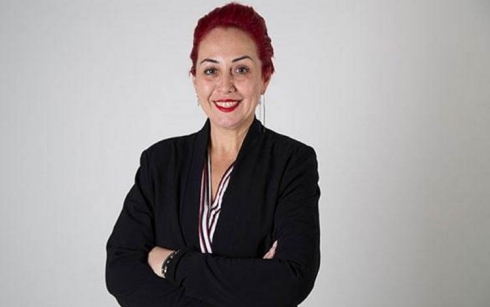 Mamosteya zanîngehê ji aliyê destgirtiyê xwe hat şewitandin