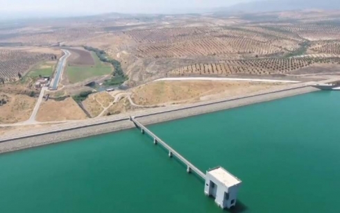 Bendava Meydankê li Efrînê derizî ye û av jê diçe