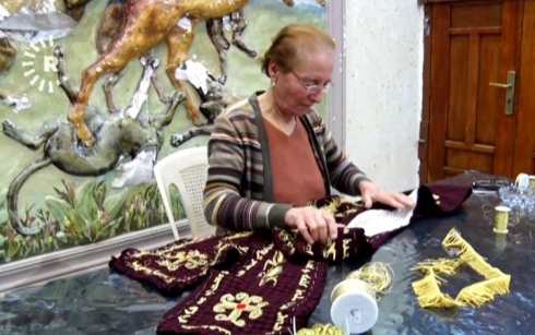 Şaleke bi tayê zêr bo Papayê Vatîkanê tê dirûtin