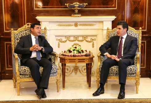 Nêçîrvan Barzanî û Demîrtaş pêdagiriyê li ser diyaloga navbera aliyên Kurdistanî dikin