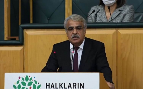 Mîthat Sancar: Helebce komkujî ye