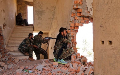 Di navbera YPG û grûpên çekdar de şerekî dijwar derket