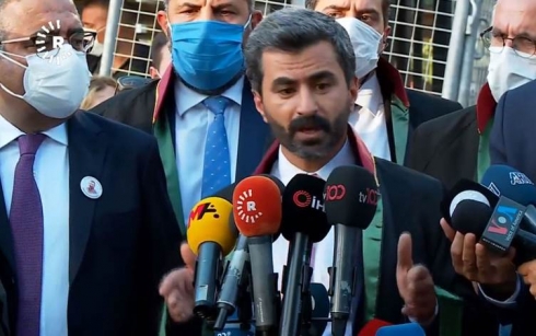 Serokê Baroya Amedê ji bo piştgiriya malbata Kurd diçe Mêrsînê