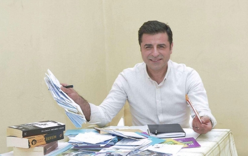 Demîrtaş: Tiştê we perîşan dike ne Covid-19 ye, AKP-128 e