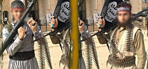 Çekdarên DAIŞê cilên kurdî li xwe dikin