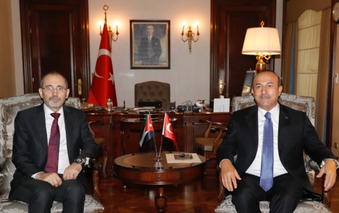 Çavuşoglu, ”Dive em li Îdlîbê hezên xwe zedêtir bikin”