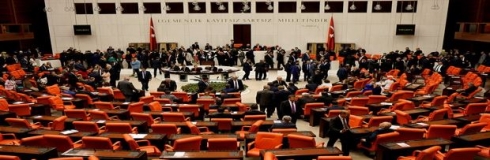 Li parlametoya Tirkiyeyê êdî ji peyva ‘Kurdistan' re cezayê pere tê birîn