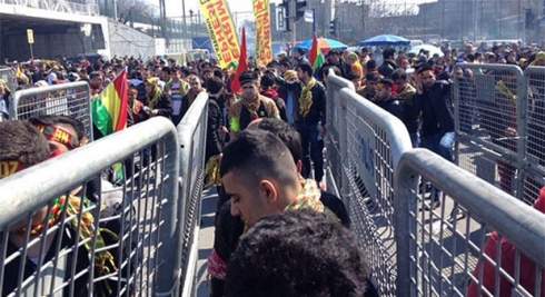 Polîsan li Newroza Amedê kesek kuşt