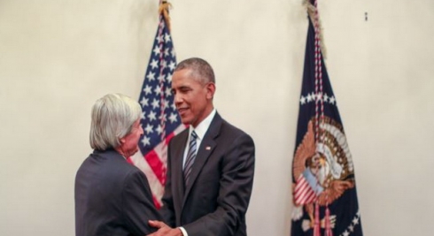 Obama pêşwaziya zanayekî Kurd dike