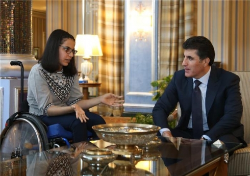 Serokwezîr pêşwaziya Nûrîn Mistefa dike