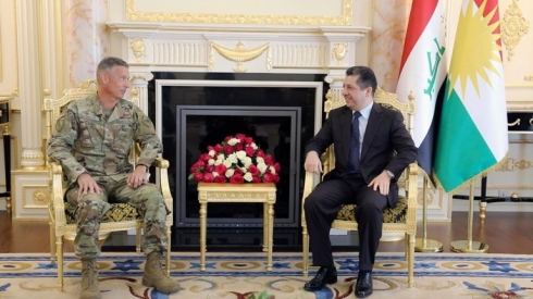 Serokwezîr li gel şandeke leşkerî ya Amerîkî civiya